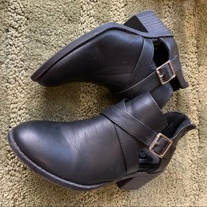 SODA Buckle ankle bootie little girls